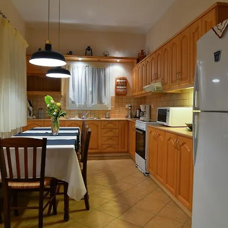 The Antique House Villa Batsi (Andros)