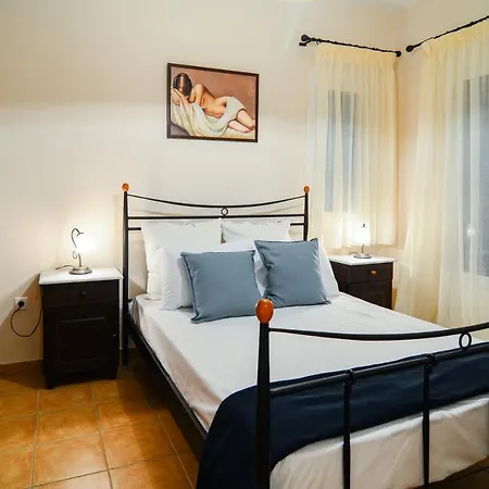 The Antique House * Batsi