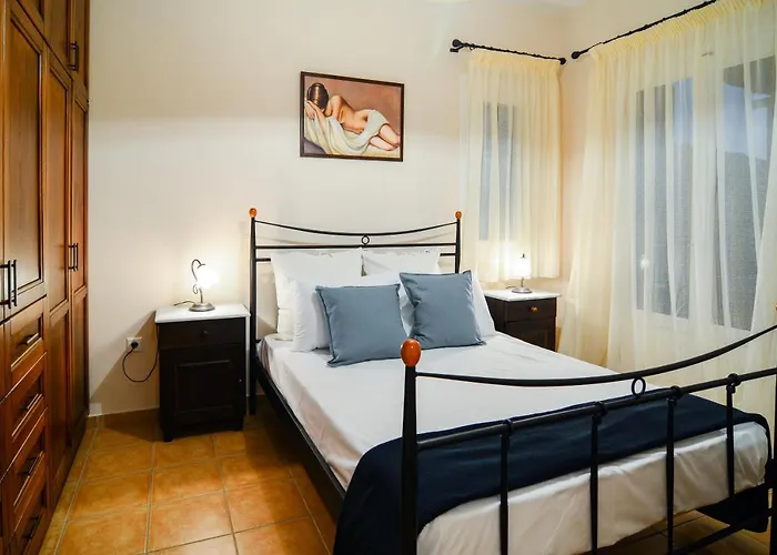 The Antique House * Batsi